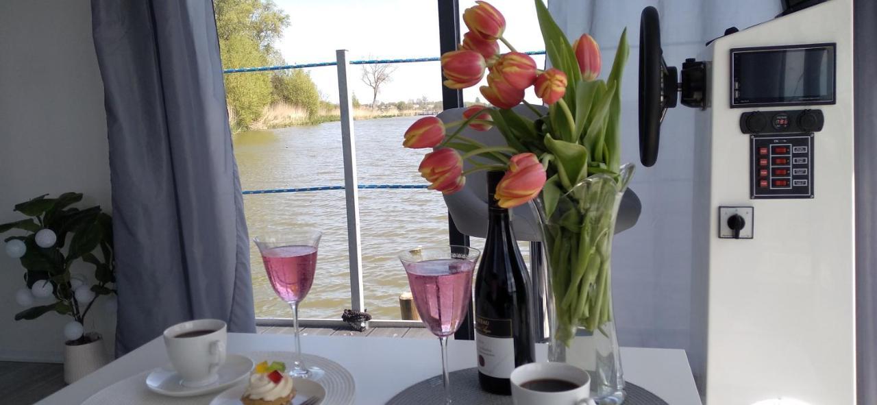 Houseboat Arka 1 - Domki Na Wodzie, Rower Wodny, Wifi, Parking Mielno  Eksteriør bilde