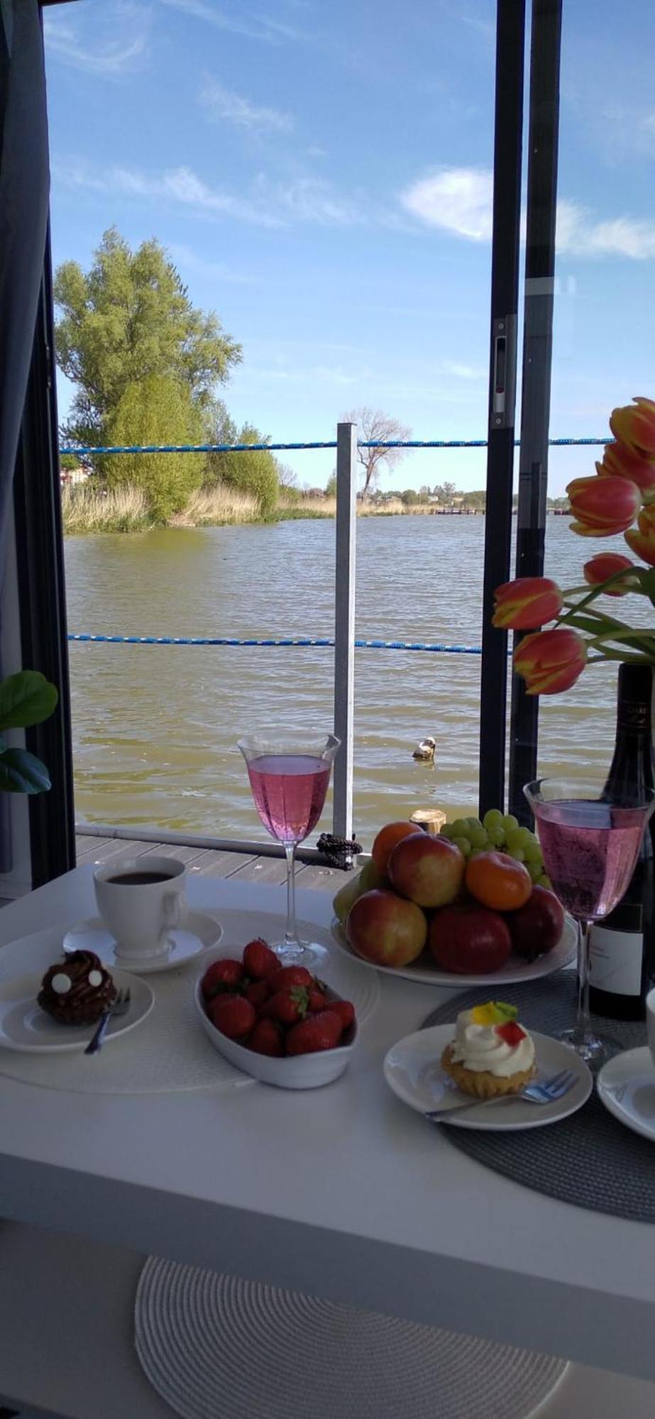 Houseboat Arka 1 - Domki Na Wodzie, Rower Wodny, Wifi, Parking Mielno  Eksteriør bilde