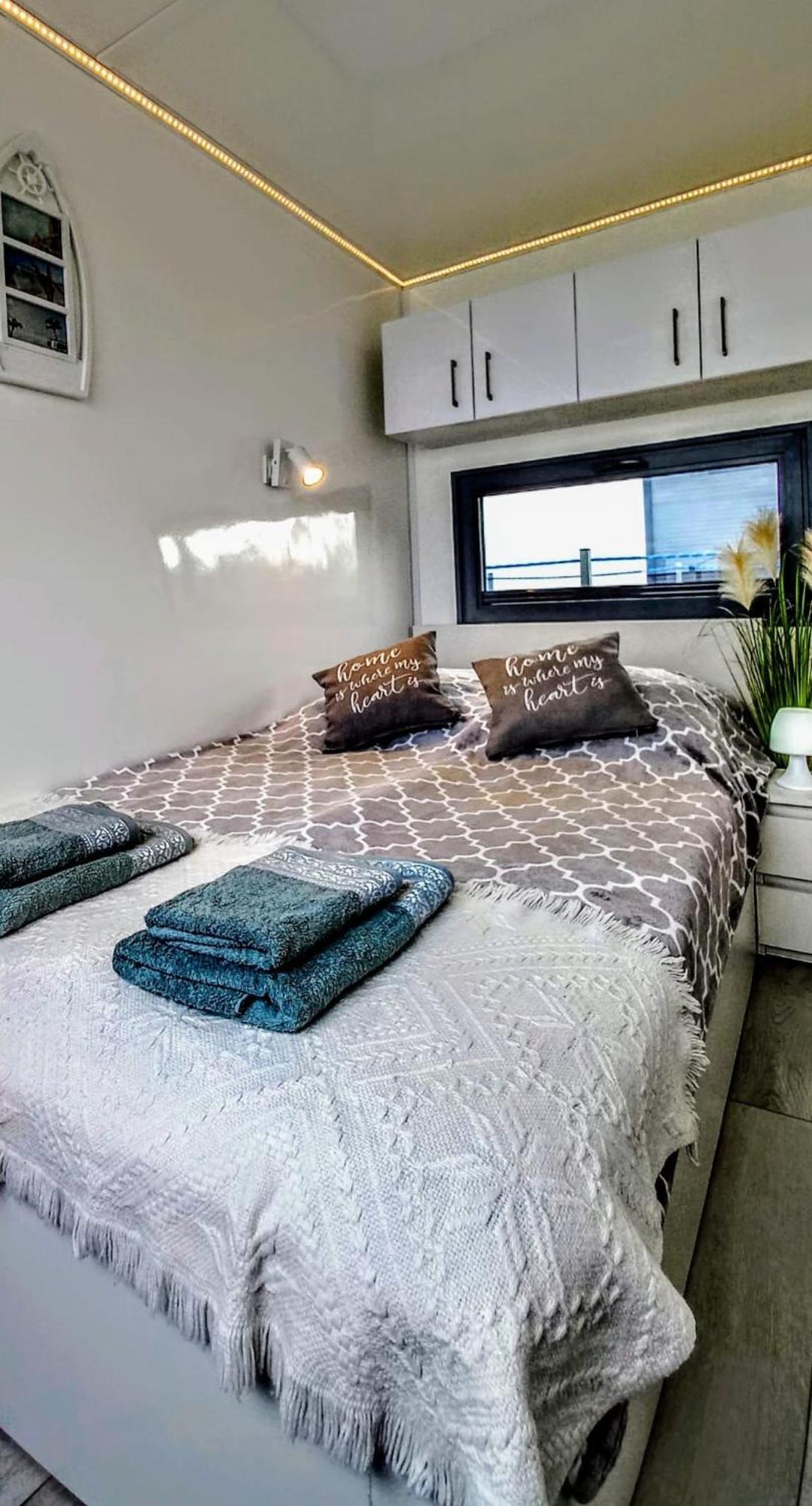 Houseboat Arka 1 - Domki Na Wodzie, Rower Wodny, Wifi, Parking Mielno  Eksteriør bilde